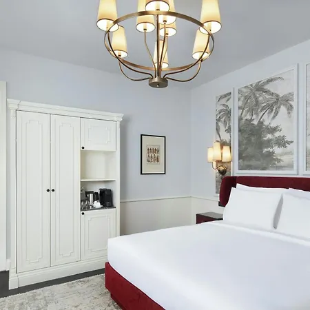 Adahan Decamondo Pera, Autograph Collection Hotel