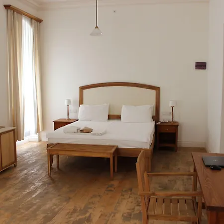 Adahan Decamondo Pera, Autograph Collection