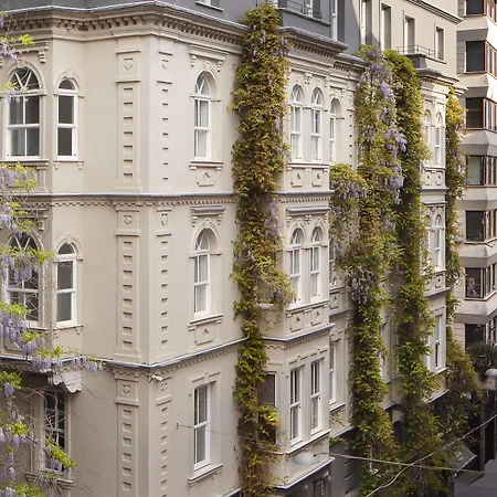 Adahan Decamondo Pera, Autograph Collection Hotel