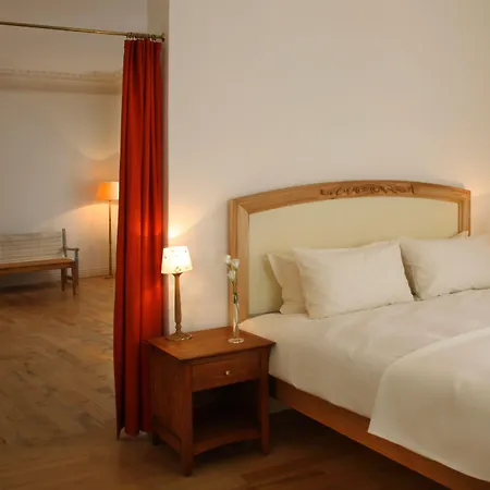 Adahan Decamondo Pera, Autograph Collection 5*