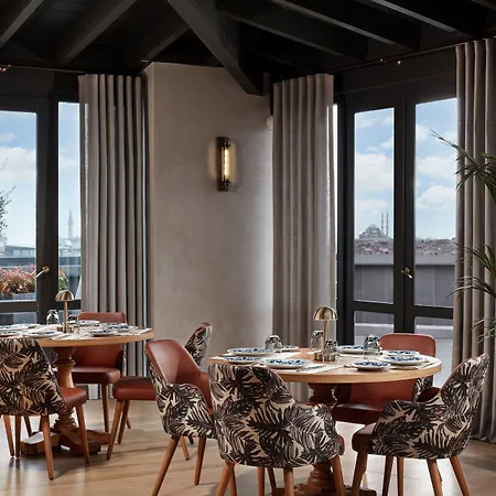 Adahan Decamondo Pera, Autograph Collection Hotel