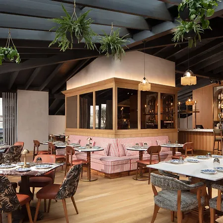 Adahan Decamondo Pera, Autograph Collection