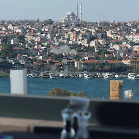 Adahan Decamondo Pera, Autograph Collection 5*