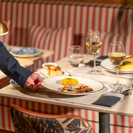 Adahan Decamondo Pera, Autograph Collection Hotel