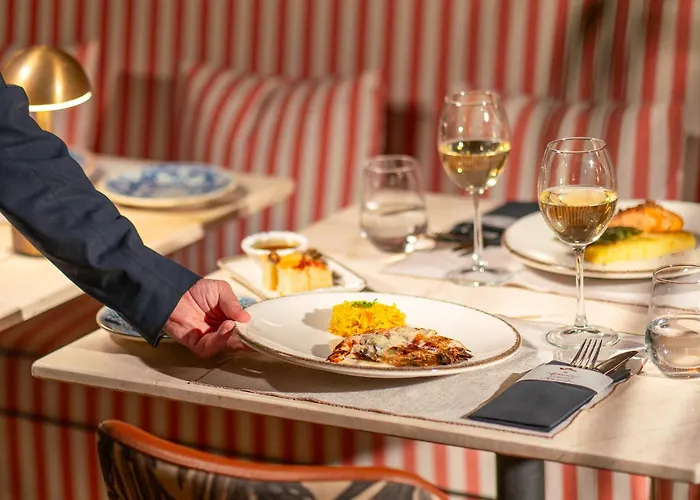 Adahan Decamondo Pera, Autograph Collection Hotel