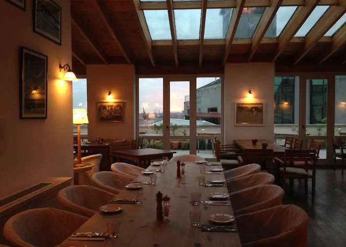 Adahan Decamondo Pera, Autograph Collection