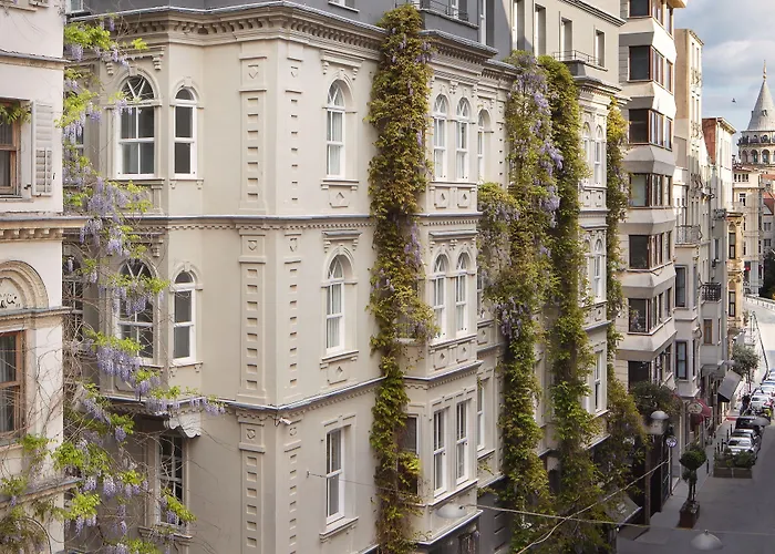 Adahan Decamondo Pera, Autograph Collection Hotel