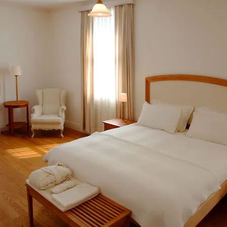 Adahan Decamondo Pera, Autograph Collection 5*