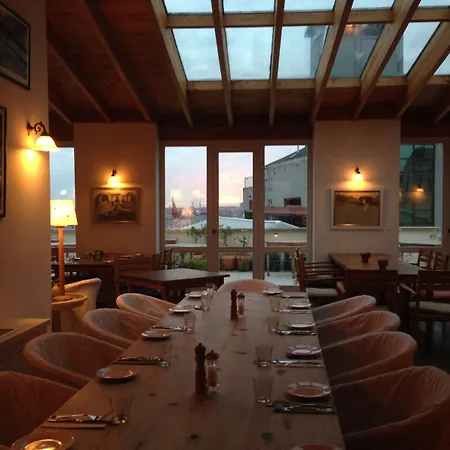 Adahan Decamondo Pera, Autograph Collection